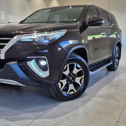 TOYOTA-HILUX-2018