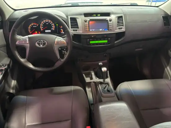 TOYOTA-HILUX-3.0 SR 4X4 CD 16V TURBO INTERCOOLER DIESEL 4P AUTOMÁTICO TOYOTA-HILUX-2014