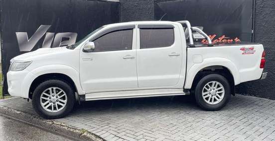 TOYOTA-HILUX-2013
