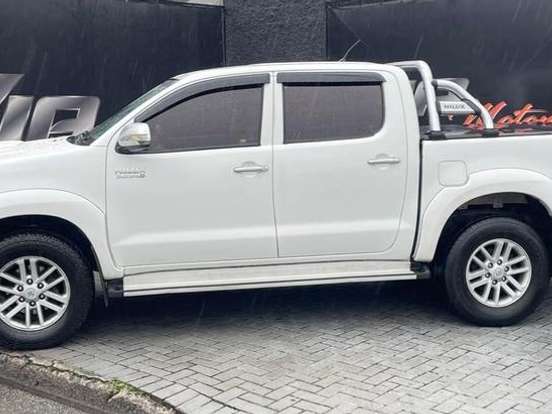 TOYOTA-HILUX-3.0 SRV 4X4 CD 16V TURBO INTERCOOLER DIESEL 4P AUTOMÁTICO TOYOTA-HILUX-2013