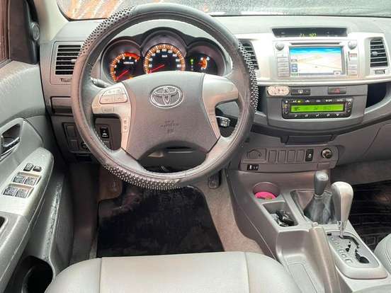 TOYOTA-HILUX-2013