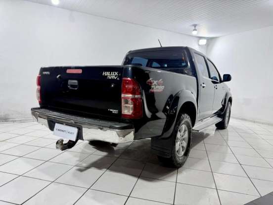 TOYOTA-HILUX-2011