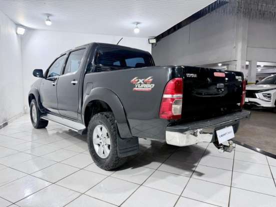 TOYOTA-HILUX-2011