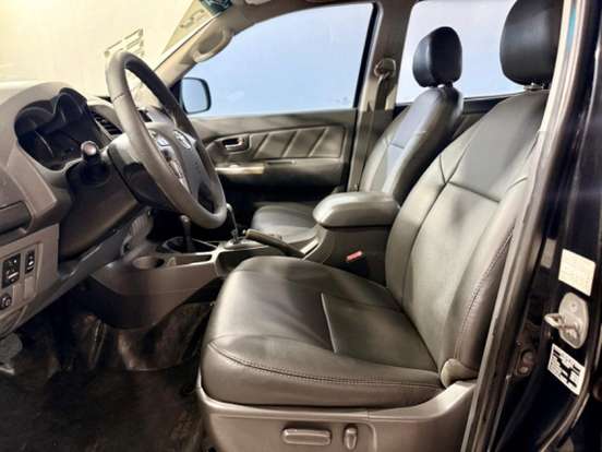 TOYOTA-HILUX-2011
