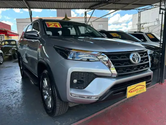 TOYOTA-HILUX SW4-2.7 VVT-i FLEX SRV 7L 4X2 AUTOMÁTICO TOYOTA-HILUX SW4-2021