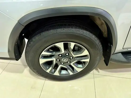 TOYOTA-HILUX SW4-2.8 D-4D TURBO DIESEL DIAMOND 7L 4X4 AUTOMÁTICO TOYOTA-HILUX SW4-2021