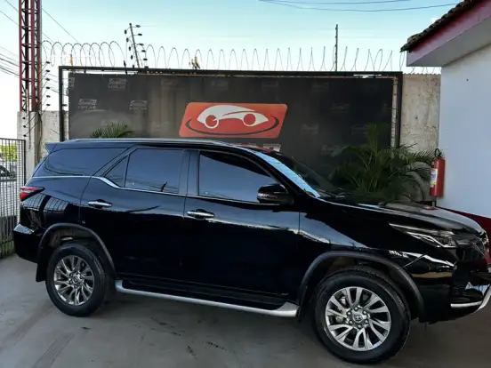 TOYOTA-HILUX SW4-2.8 D-4D TURBO DIESEL SRX 4X4 AUTOMÁTICO TOYOTA-HILUX SW4-2023