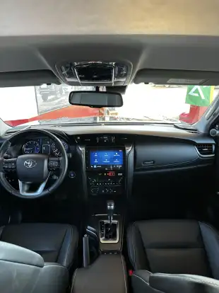 TOYOTA-HILUX SW4-2023
