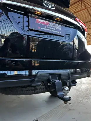 TOYOTA-HILUX SW4-2023