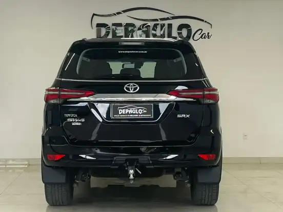 TOYOTA-HILUX SW4-2.8 D-4D TURBO DIESEL SRX 7L 4X4 AUTOMÁTICO TOYOTA-HILUX SW4-2022