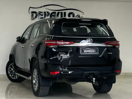 TOYOTA-HILUX SW4-2.8 D-4D TURBO DIESEL SRX 7L 4X4 AUTOMÁTICO TOYOTA-HILUX SW4-2022
