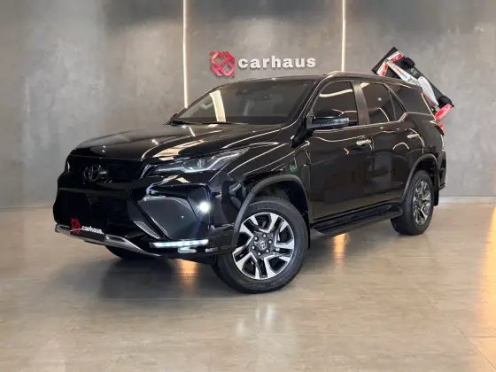 TOYOTA HILUX SW4 2.8 D-4D TURBO DIESEL SRX PLATINUM 7L 4X4 AUTOMÁTICO
