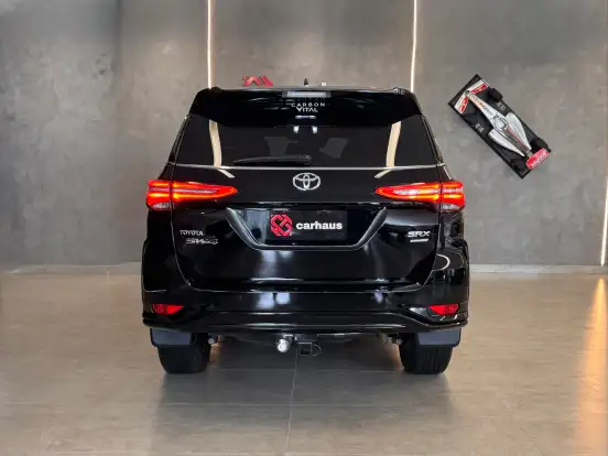 TOYOTA-HILUX SW4-2025