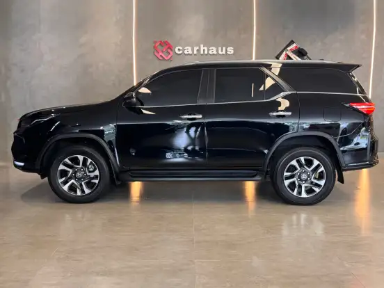 TOYOTA-HILUX SW4-2025