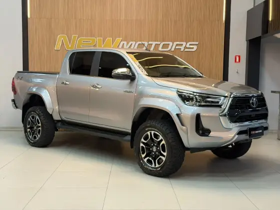 TOYOTA HILUX SW4 2.8 D-4D TURBO DIESEL SRX PLATINUM 7L 4X4 AUTOMÁTICO