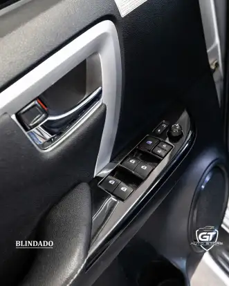 TOYOTA-HILUX SW4-2016