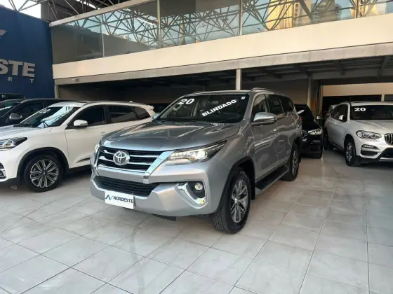 TOYOTA HILUX SW4 2.8 SRX 4X4 7 LUGARES 16V TURBO INTERCOOLER DIESEL 4P AUTOMÁTICO