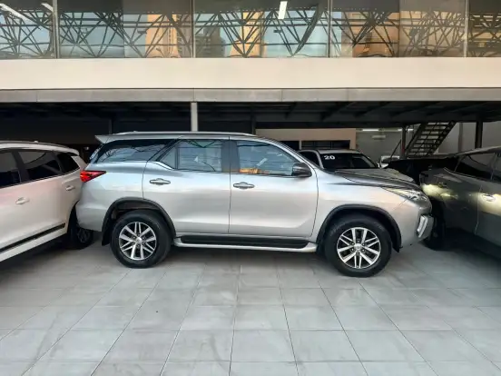 TOYOTA-HILUX SW4-2.8 SRX 4X4 7 LUGARES 16V TURBO INTERCOOLER DIESEL 4P AUTOMÁTICO TOYOTA-HILUX SW4-2019
