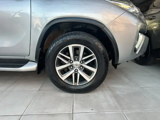 TOYOTA-HILUX SW4-2.8 SRX 4X4 7 LUGARES 16V TURBO INTERCOOLER DIESEL 4P AUTOMÁTICO TOYOTA-HILUX SW4-2019