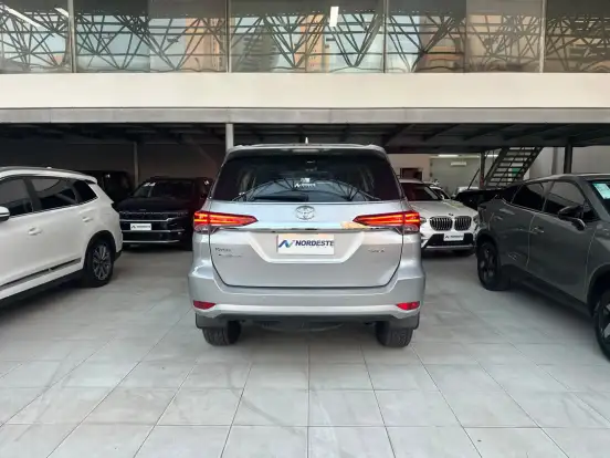 TOYOTA-HILUX SW4-2.8 SRX 4X4 7 LUGARES 16V TURBO INTERCOOLER DIESEL 4P AUTOMÁTICO TOYOTA-HILUX SW4-2019