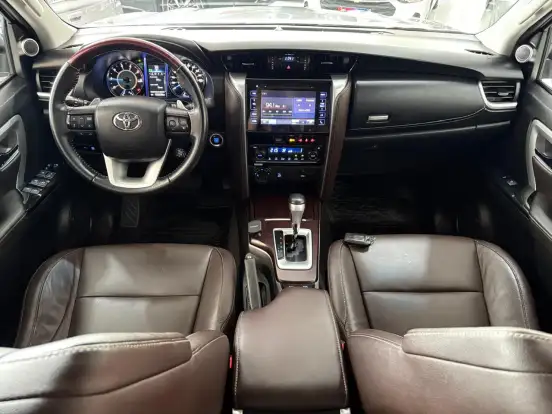 TOYOTA-HILUX SW4-2017
