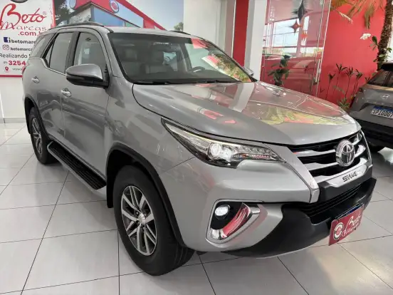 TOYOTA-HILUX SW4-2017