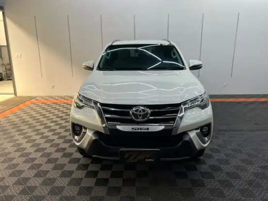 TOYOTA-HILUX SW4-2.8 SRX DIAMOND 4X4 7 LUGARES 16V TURBO INTERCOOLER DIESEL 4P AUTOMÁTICO TOYOTA-HILUX SW4-2020