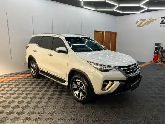 TOYOTA-HILUX SW4-2020