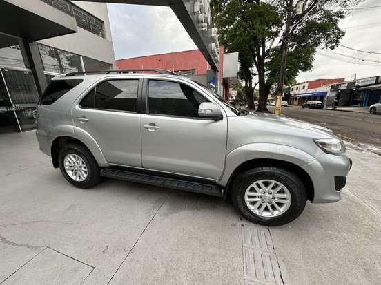 TOYOTA-HILUX SW4-2015