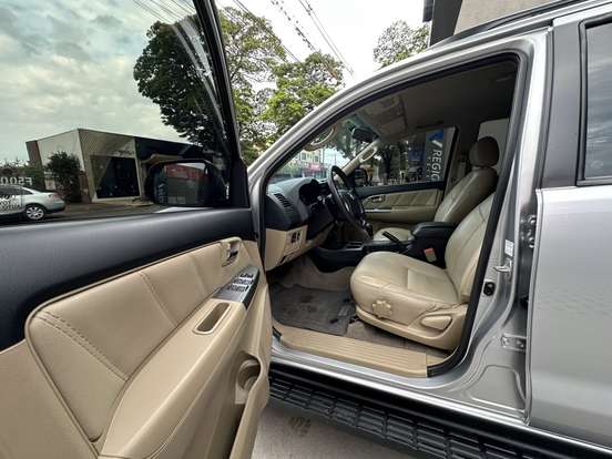 TOYOTA-HILUX SW4-2015