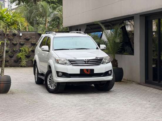TOYOTA-HILUX SW4-2015