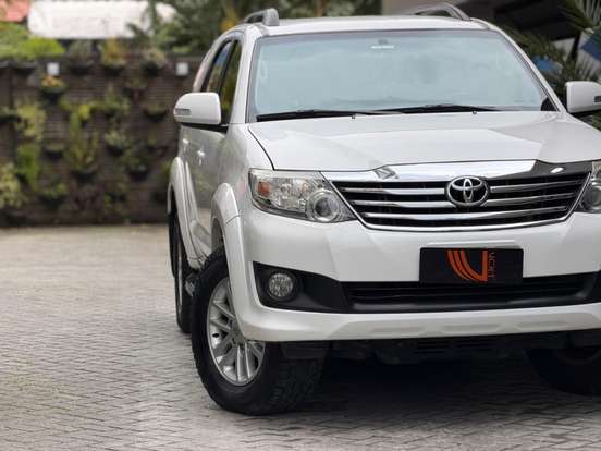 TOYOTA-HILUX SW4-2.7 SR 7 LUGARES 4X2 16V FLEX 4P AUTOMÁTICO TOYOTA-HILUX SW4-2015