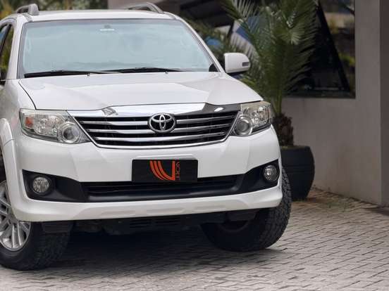 TOYOTA-HILUX SW4-2.7 SR 7 LUGARES 4X2 16V FLEX 4P AUTOMÁTICO TOYOTA-HILUX SW4-2015
