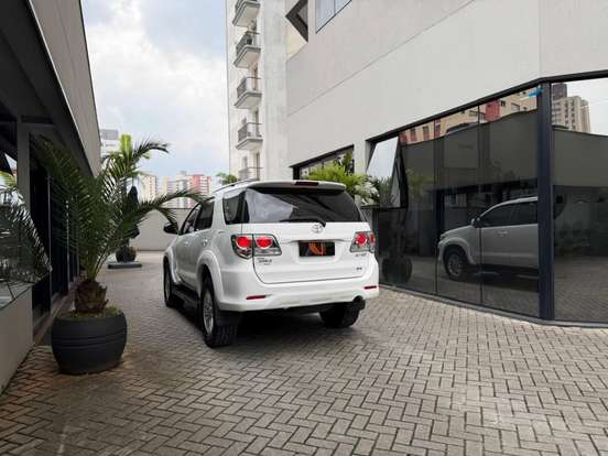 TOYOTA-HILUX SW4-2.7 SR 7 LUGARES 4X2 16V FLEX 4P AUTOMÁTICO TOYOTA-HILUX SW4-2015