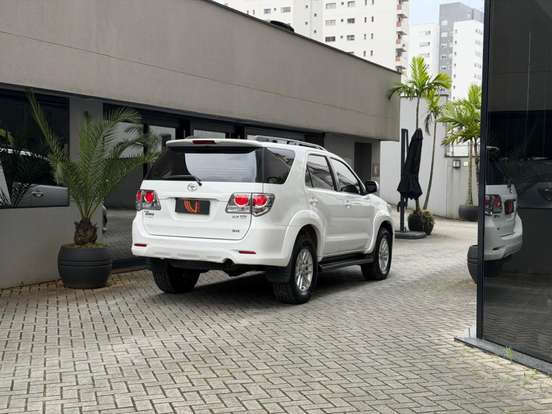 TOYOTA-HILUX SW4-2.7 SR 7 LUGARES 4X2 16V FLEX 4P AUTOMÁTICO TOYOTA-HILUX SW4-2015