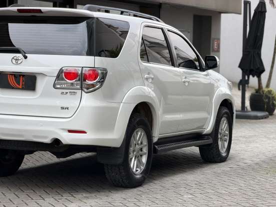 TOYOTA-HILUX SW4-2015