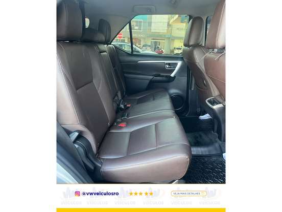 TOYOTA-HILUX SW4-2018