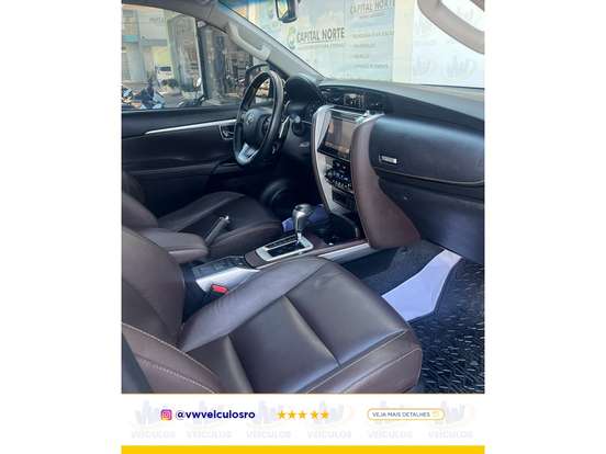 TOYOTA-HILUX SW4-2.7 SRV 7 LUGARES 4X2 16V FLEX 4P AUTOMÁTICO TOYOTA-HILUX SW4-2018