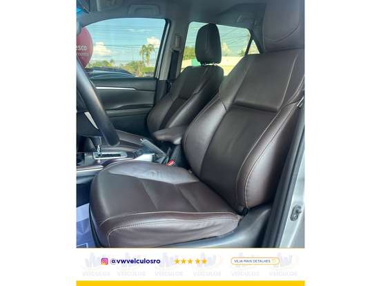 TOYOTA-HILUX SW4-2.7 SRV 7 LUGARES 4X2 16V FLEX 4P AUTOMÁTICO TOYOTA-HILUX SW4-2018
