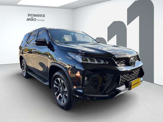 TOYOTA-HILUX SW4-2025