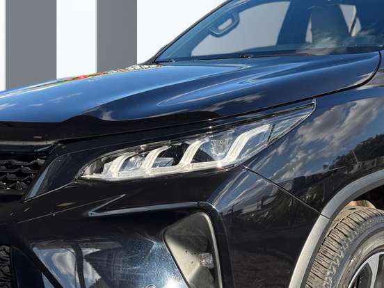 TOYOTA-HILUX SW4-2.8 D-4D TURBO DIESEL DIAMOND 7L 4X4 AUTOMÁTICO TOYOTA-HILUX SW4-2025