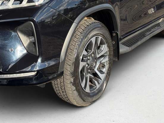 TOYOTA-HILUX SW4-2025