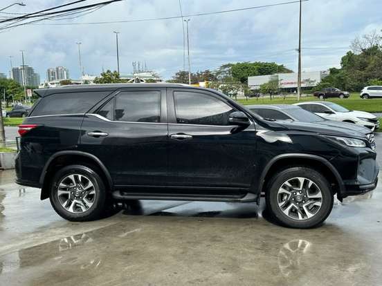 TOYOTA-HILUX SW4-2026