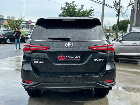 TOYOTA-HILUX SW4-2026