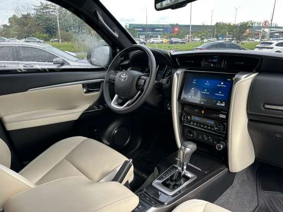 TOYOTA-HILUX SW4-2026