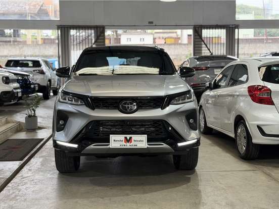 TOYOTA-HILUX SW4-2.8 D-4D TURBO DIESEL DIAMOND 7L 4X4 AUTOMÁTICO TOYOTA-HILUX SW4-2023