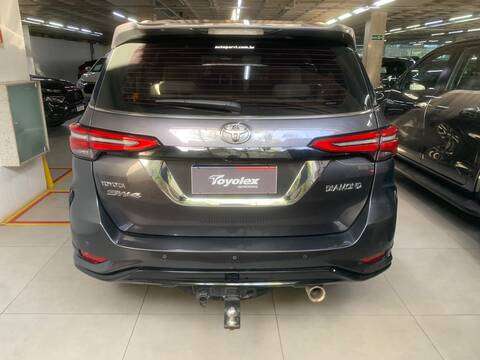 TOYOTA-HILUX SW4-2022