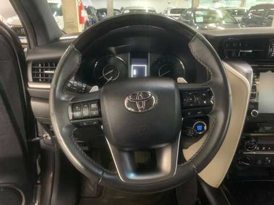 TOYOTA-HILUX SW4-2.8 D-4D TURBO DIESEL DIAMOND 7L 4X4 AUTOMÁTICO TOYOTA-HILUX SW4-2022
