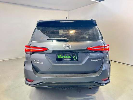 TOYOTA-HILUX SW4-2023