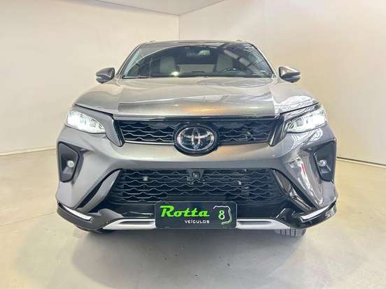 TOYOTA-HILUX SW4-2.8 D-4D TURBO DIESEL GR-S 7L 4X4 AUTOMÁTICO TOYOTA-HILUX SW4-2023